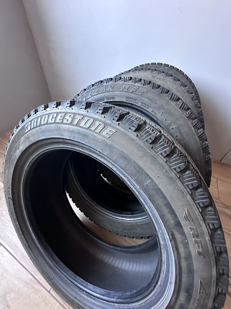 Зимові шини RFT bridgestone