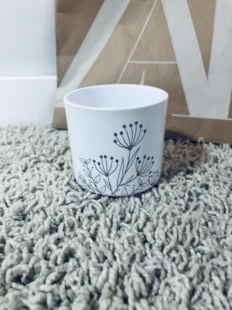 Biala mini doniczka ceramiczna porcelanowa kubek bialy