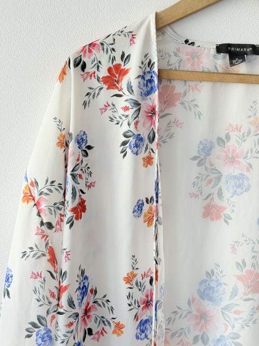 Bluzka narzutka Primark plażowe pareo letnia kwiaty biała boho etno