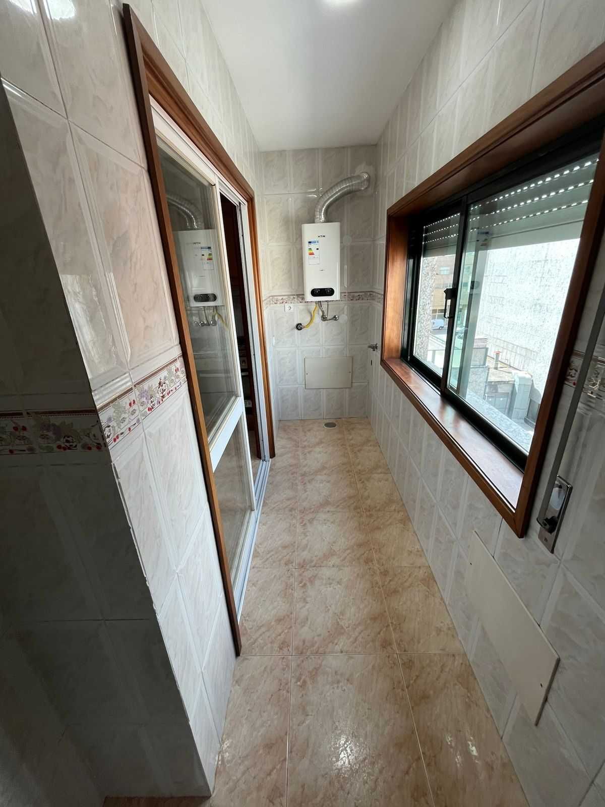 Arrendar Apartamento T3 178 m + Garagem 18m - 3 casas de banho 2 Suite