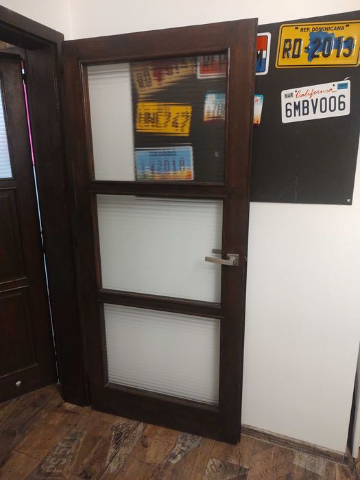 Drzwi drewniane wenge z szybami i futrynami