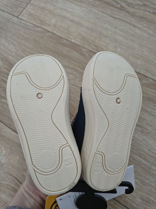Nowe buty dziecięce-ocieplane, rozmiar 22