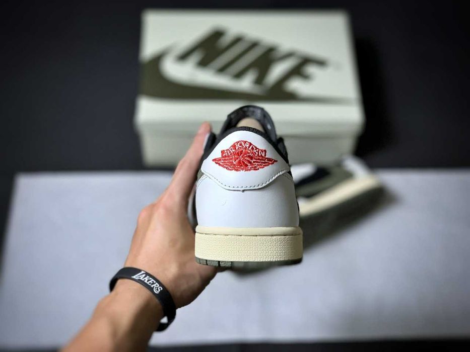 Jordan 1 low Travis Scott "Olive"