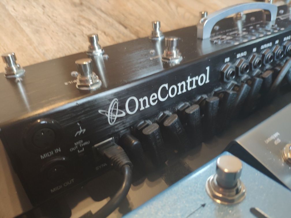 One Control Crocodile Tail Loop sterownik gitarowy, looper MIDI