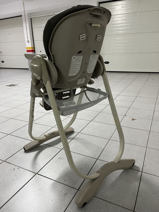 Cadeira de papa Chicco — confortável e ajustável