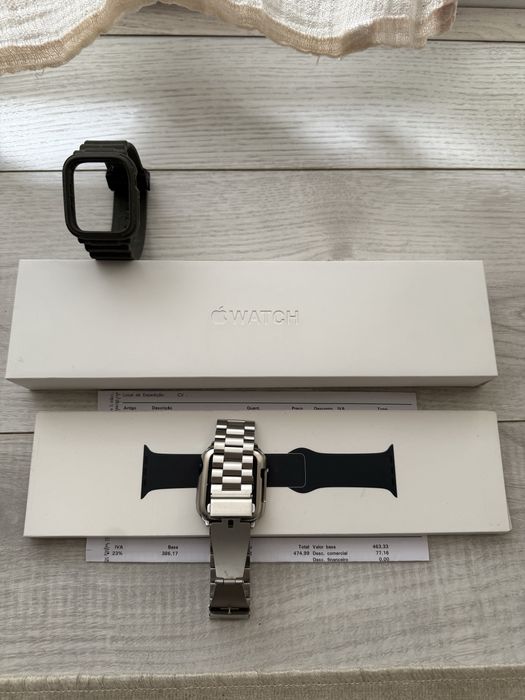 Apple Watch Series 7 versão GPS + Cellular - 45mm