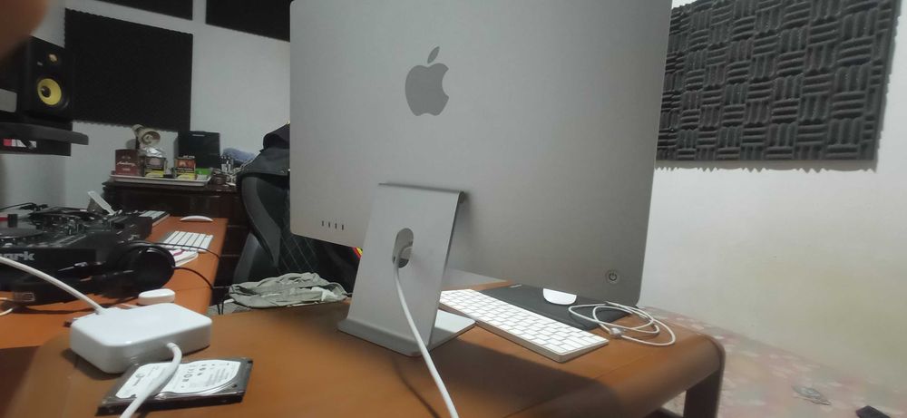 iMac 24″ (2021) – Chip M1 – 16GB RAM – 245GB SSD – Caixa original