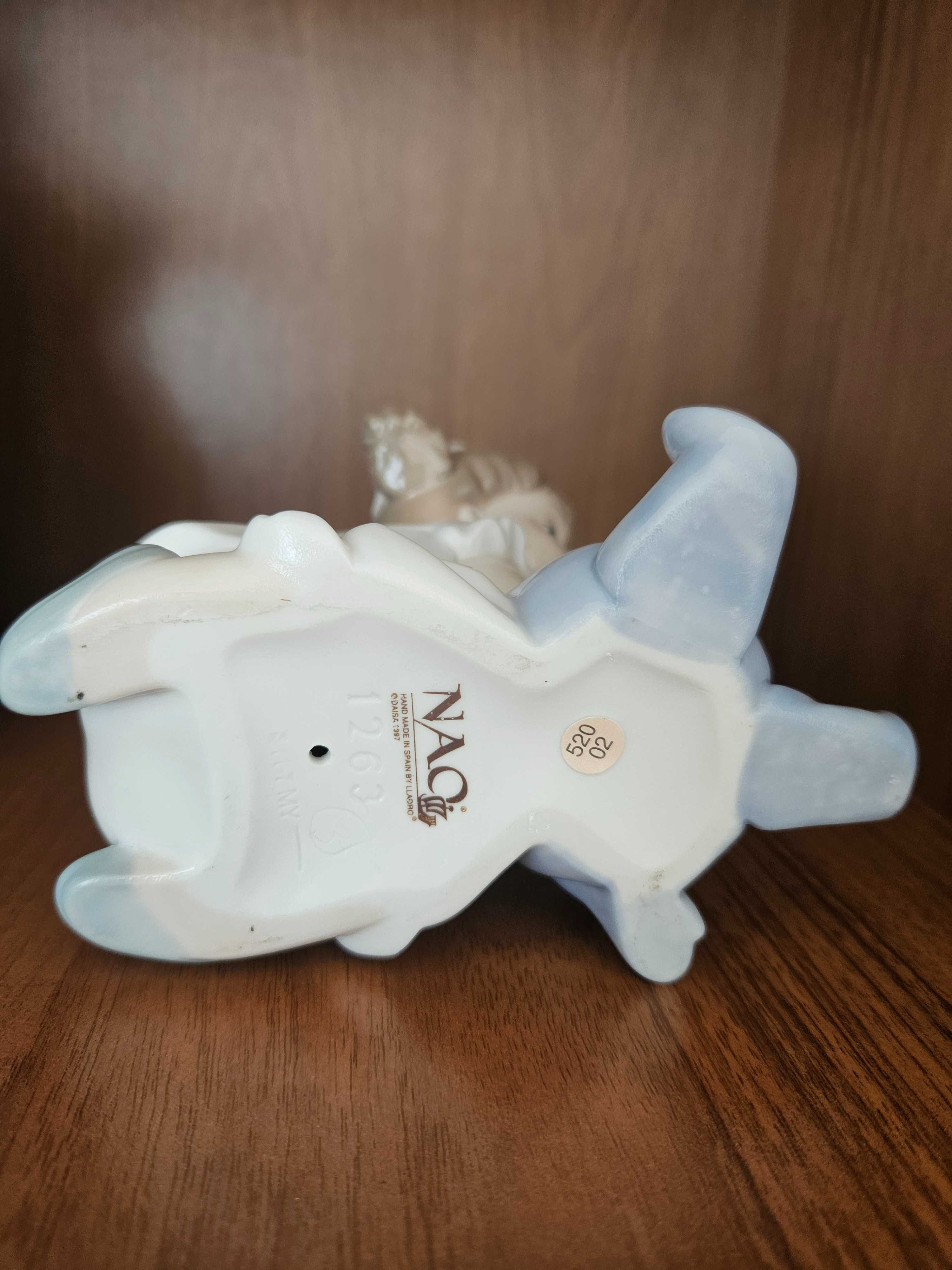 Figurka Lladro dziewczyna z zającem "Kocham cię tak bardzo"