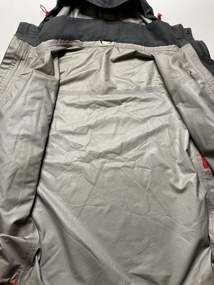 Трекингова куртка на мебране Stormberg, размер S, gore tex