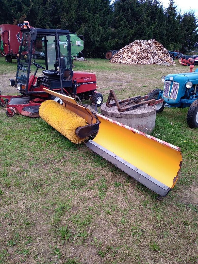 Traktorek ogrodowy Toro Groundsmaster 223D 18500 netto