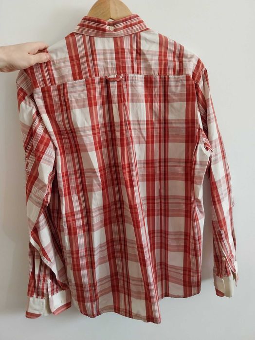 Camisa axadrezada, tamanho L, em muito bom estado