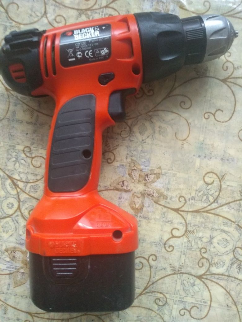 Шуруповерт Black & Decker 12V 2,9A