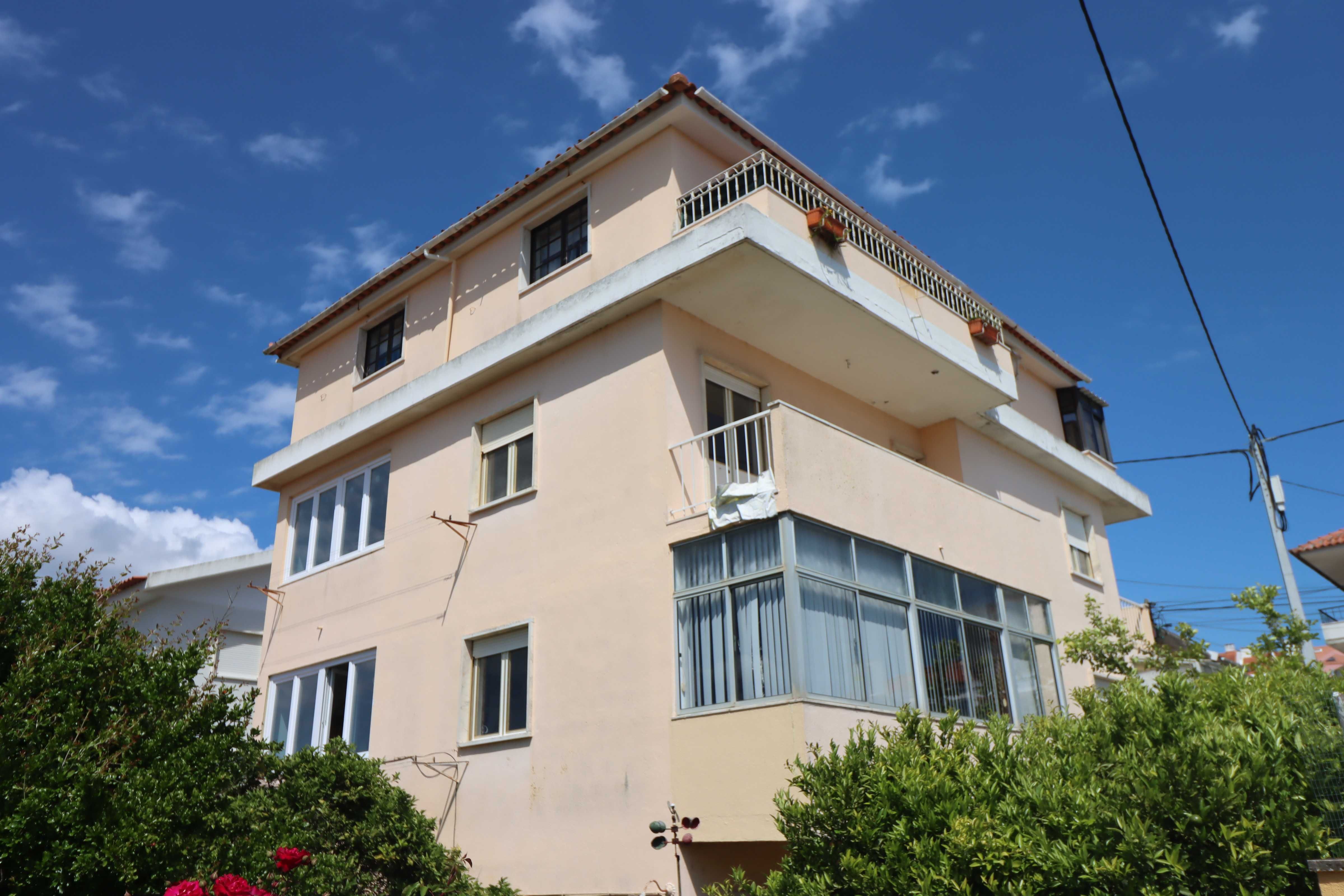 T3 renovado, sem móveis em Sassoeiros-Carcavelos