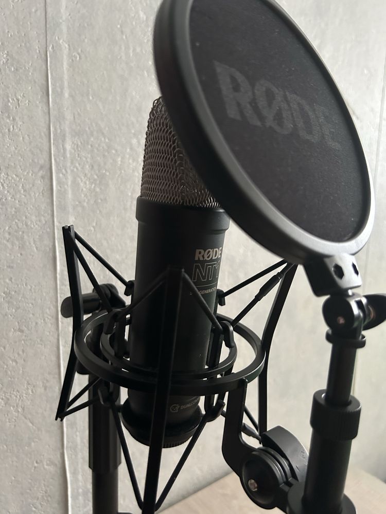 RODE NT1 5th generation + DS1 desk stand (gwarancja)