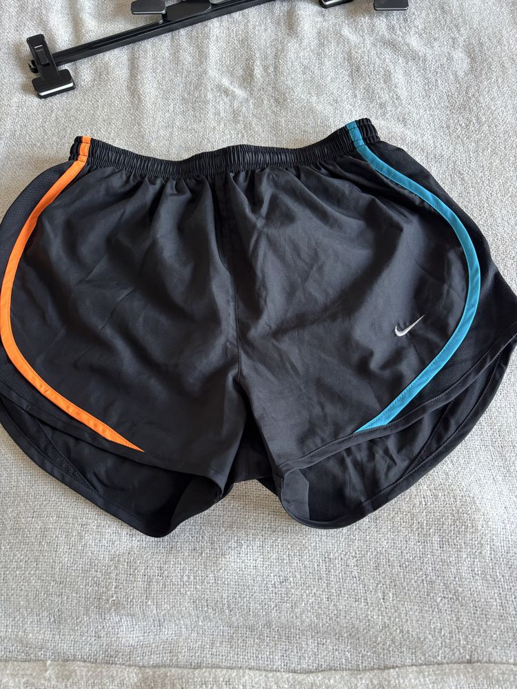 Czarne sportowe spodenki nike uniwersalne w bardxo dobrym stanie