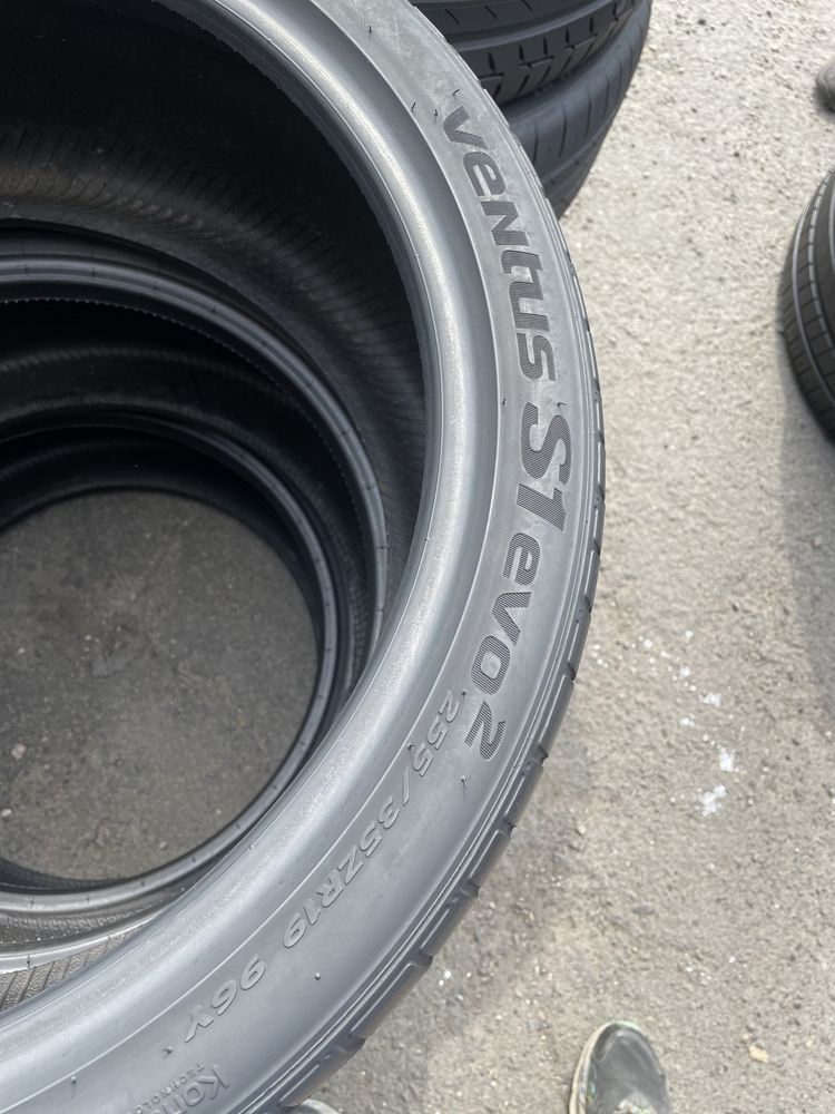 255/35/19 R19 Hankook Ventus S1 Evo2 (Korea)