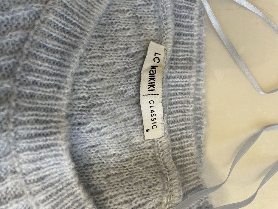 Светер жіночий