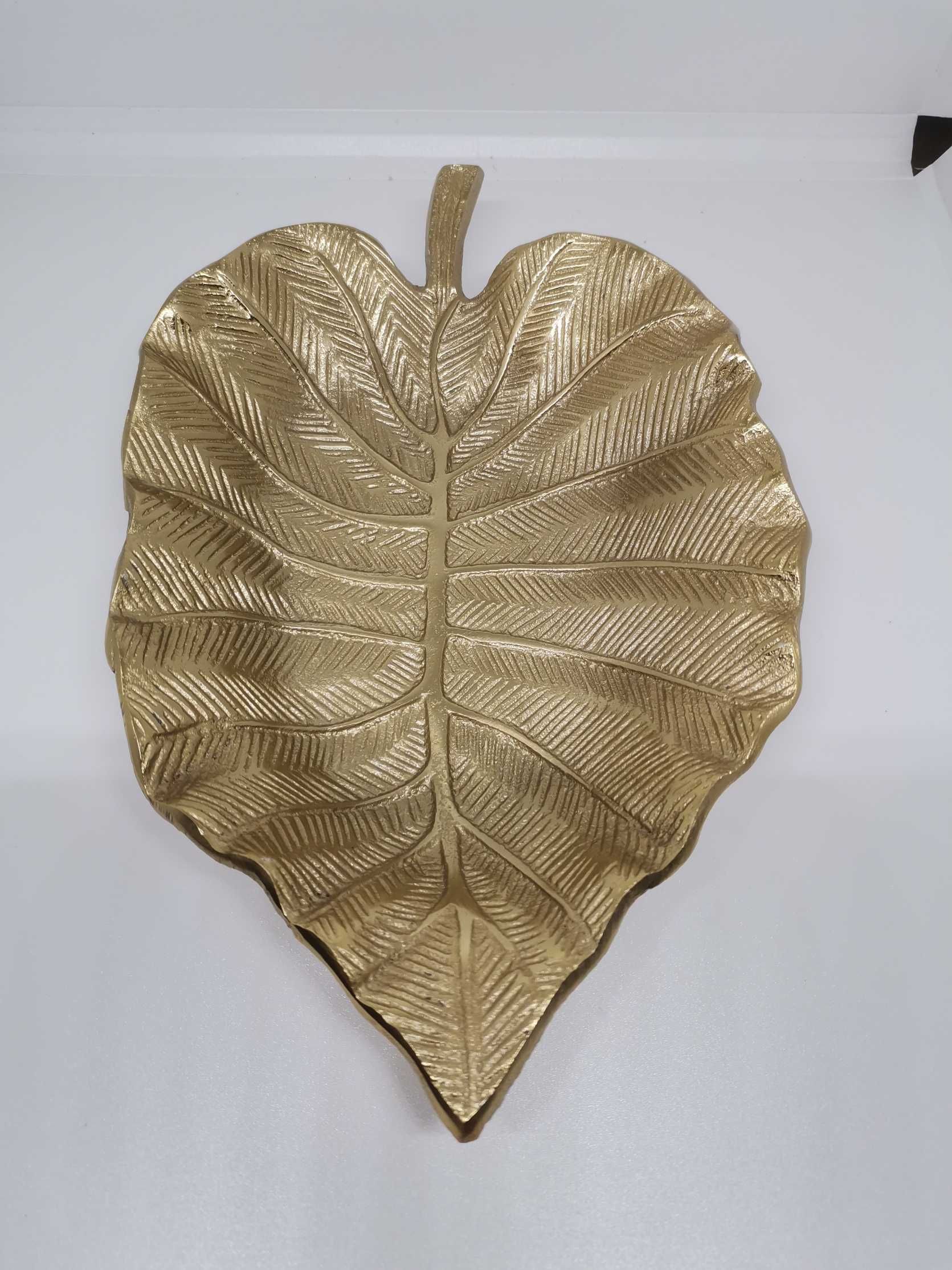 Metalowa taca dekoracyjna liść, złota