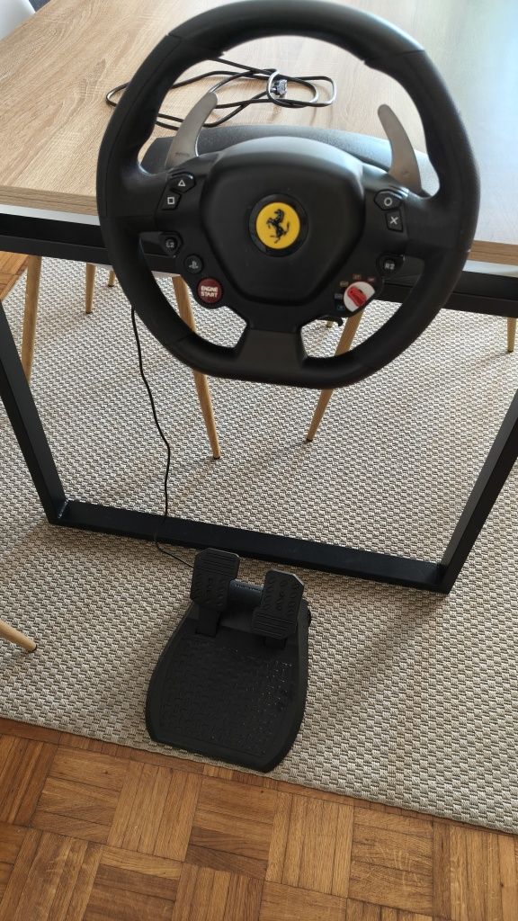 PS4 Como Nova com volante e jogos