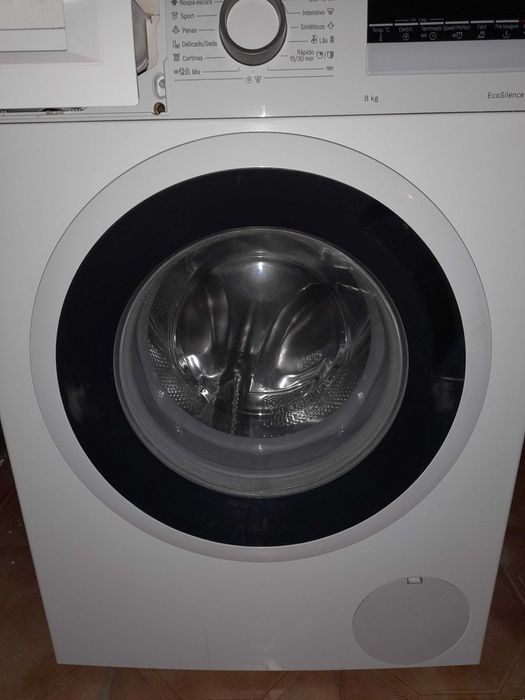 Máquina lavar roupa bosch 4 ecosilence Drive praticamente nova.