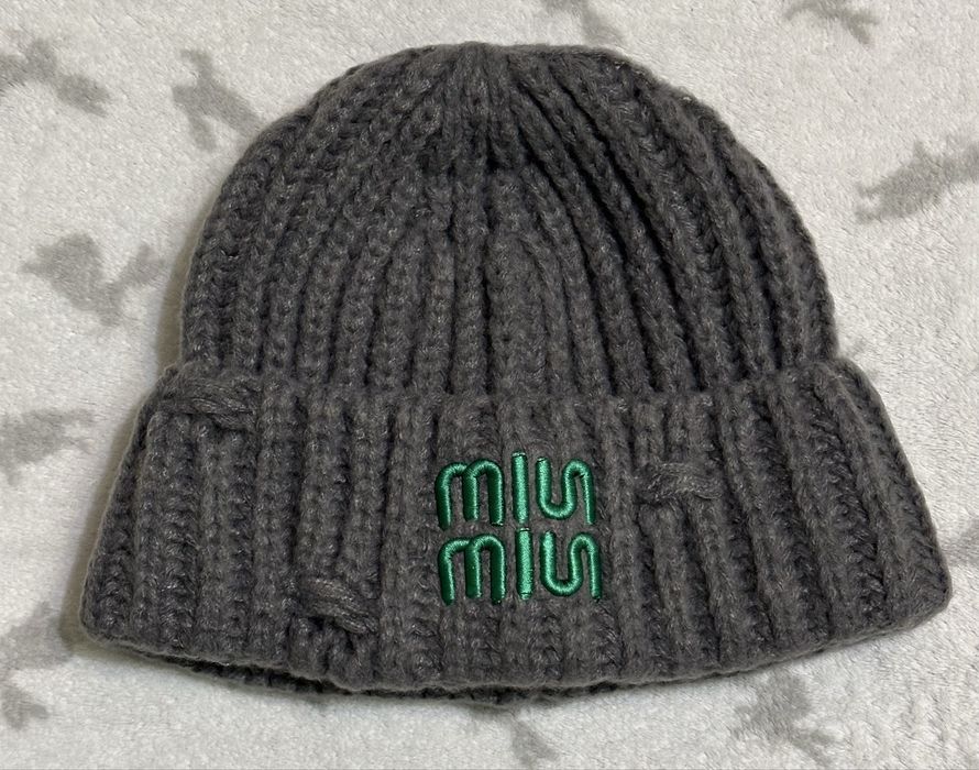 Жіноча шапка MiuMiu