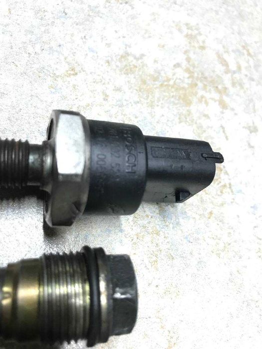 Датчик тиску палива рено трафик лагуна меган опель виваро 1.9