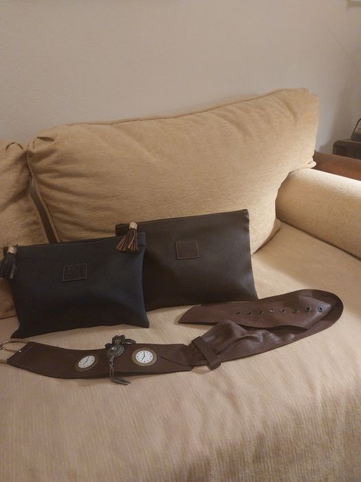 Duas bolsas e cinto,o cinto tem mais de25 anos,esta impecável