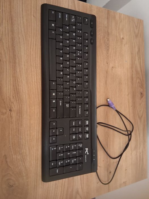 Klawiatura PC na kabel