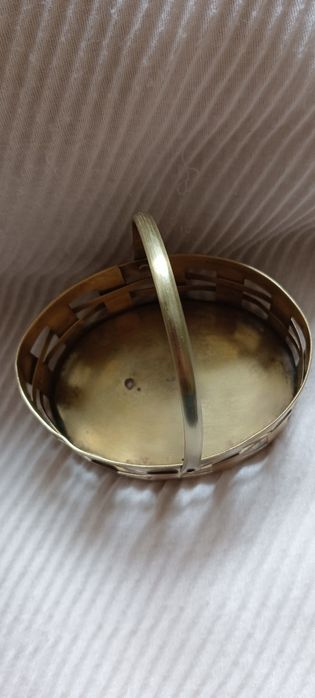 Pequena cesta oval em latão da primeira metade do século XX