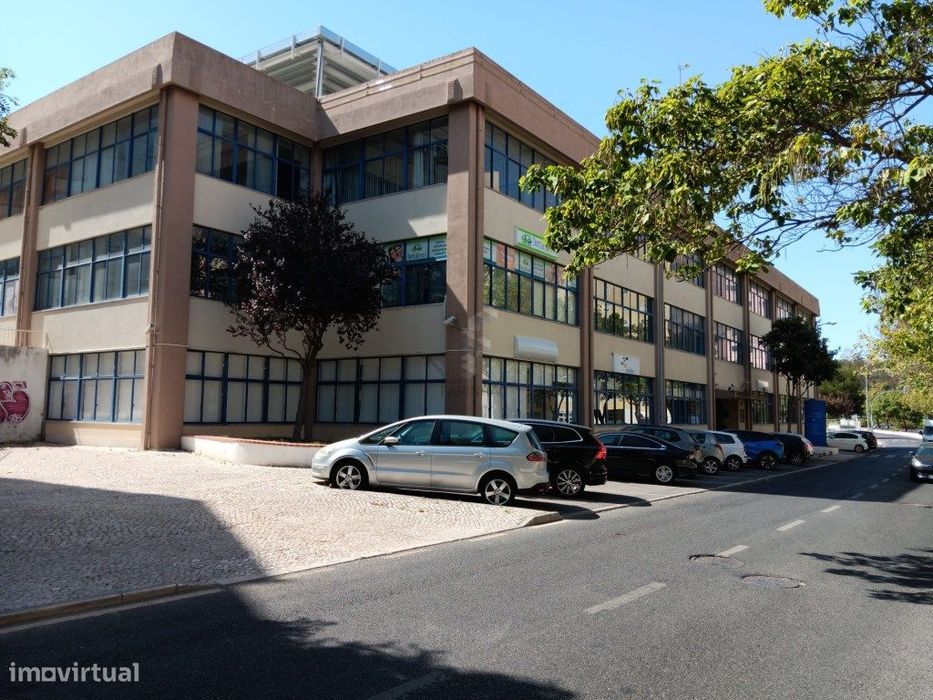 Lugar de Estacionamento em Edifício Empresarial