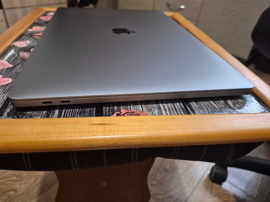 Потужний MacBook Pro 16" 2019 — i7, 32ГБ RAM, 1ТБ SSD В ідеалі.