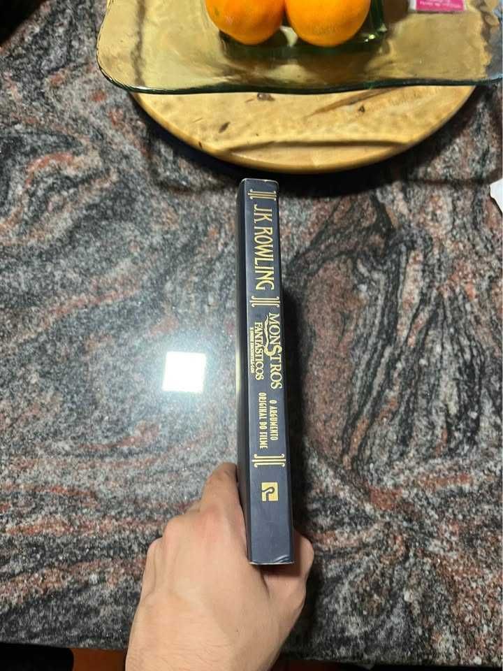 Livro Monstros Fantásticos - J. K. Rowling