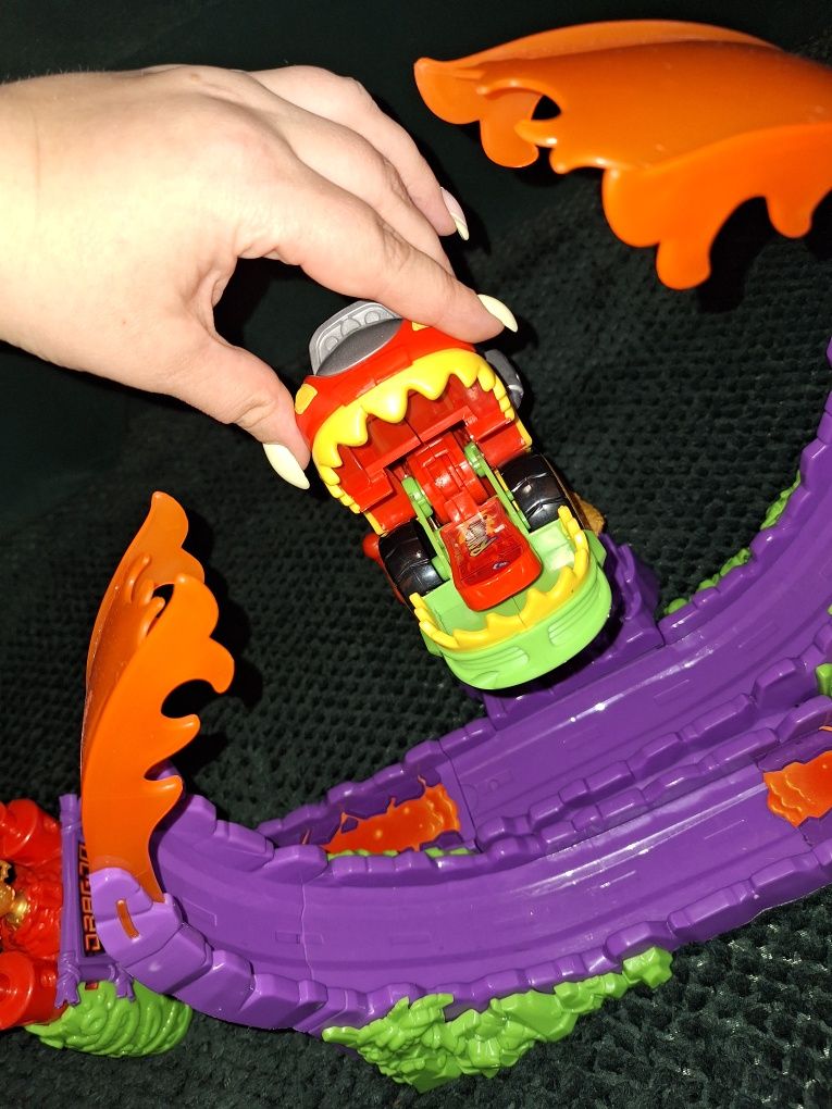 T-Racers Zestaw Smocza Pętla DRAGON LOOP 3 pojazdy, tor