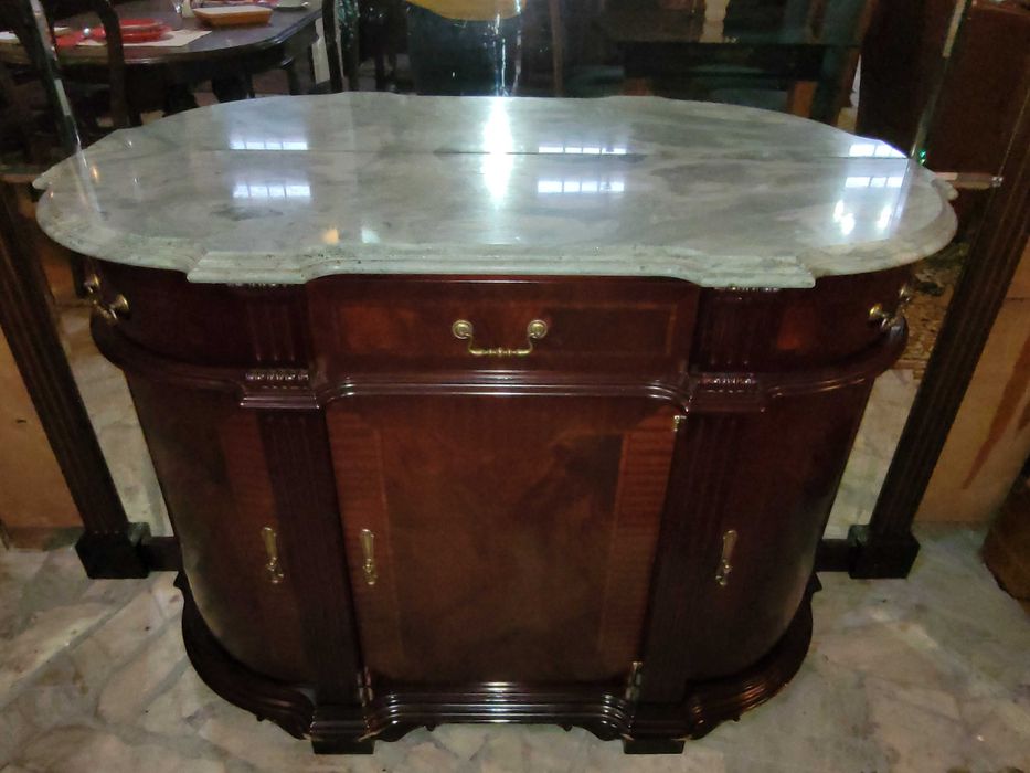 Consola em madeira com tampo em pedra com enorme espelho