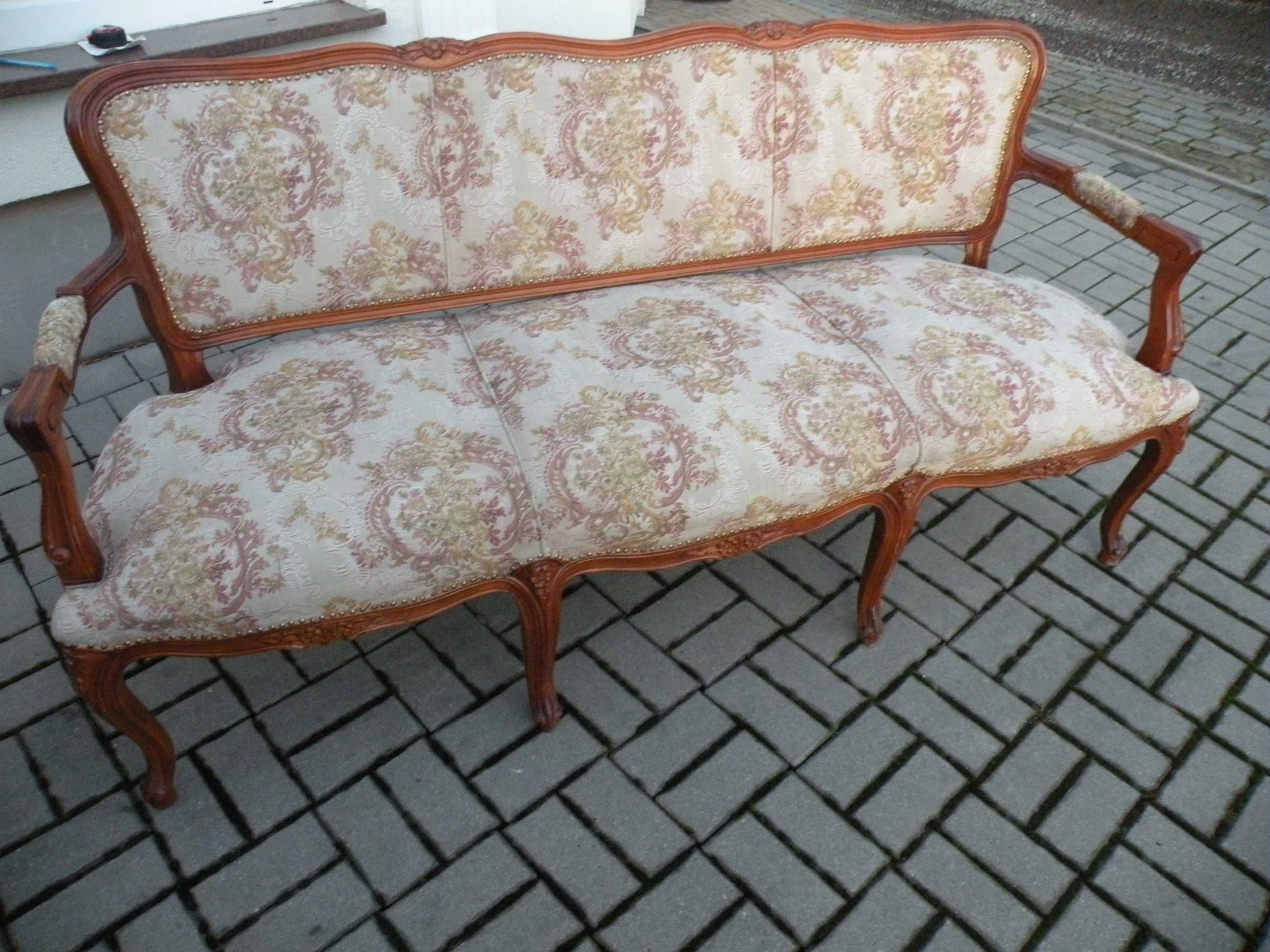 Sofa w Stylu Ludwika