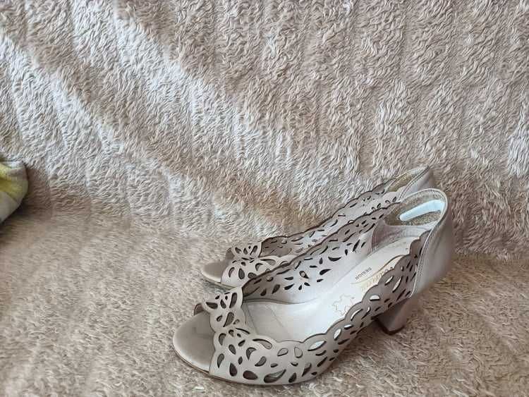 Sprzedam -Sandały *Buty Letnie ze skóry nr,37- bezowe