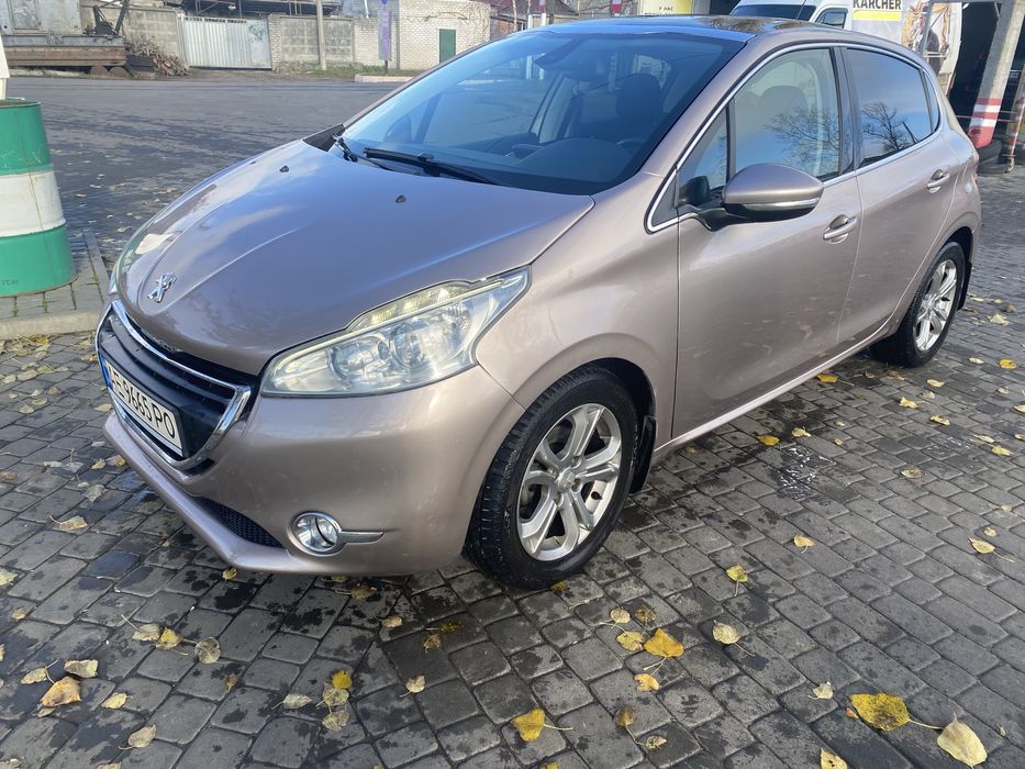 PEUGEOT 208 2015г 1,6 Бензин Автомат