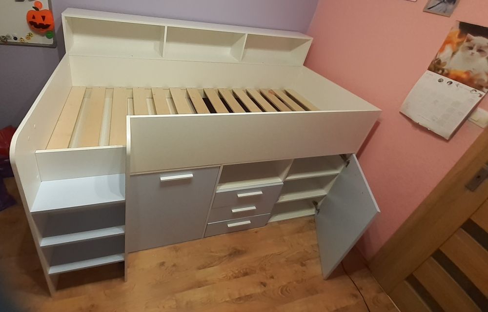 Łóżko piętrowe, antresola