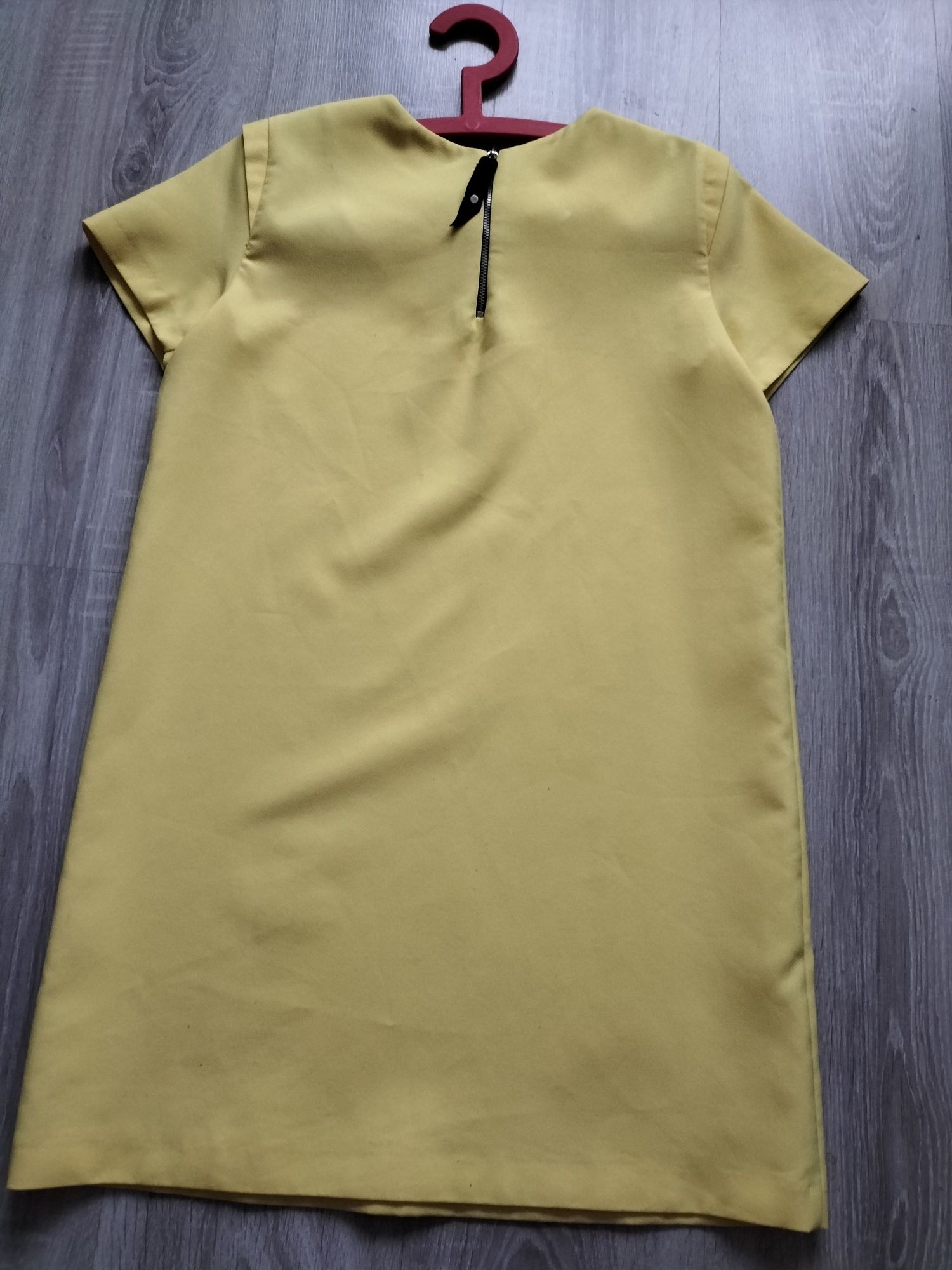 Sukienka Zara na krótki rękaw rozmiar M