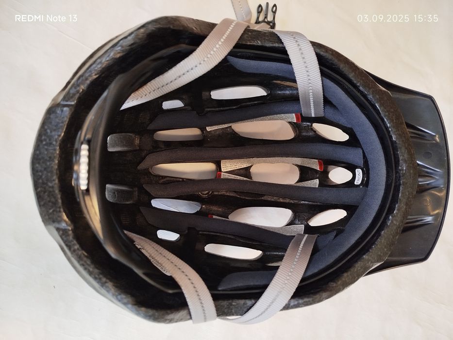 Велосипедный шлем марки Specialized
