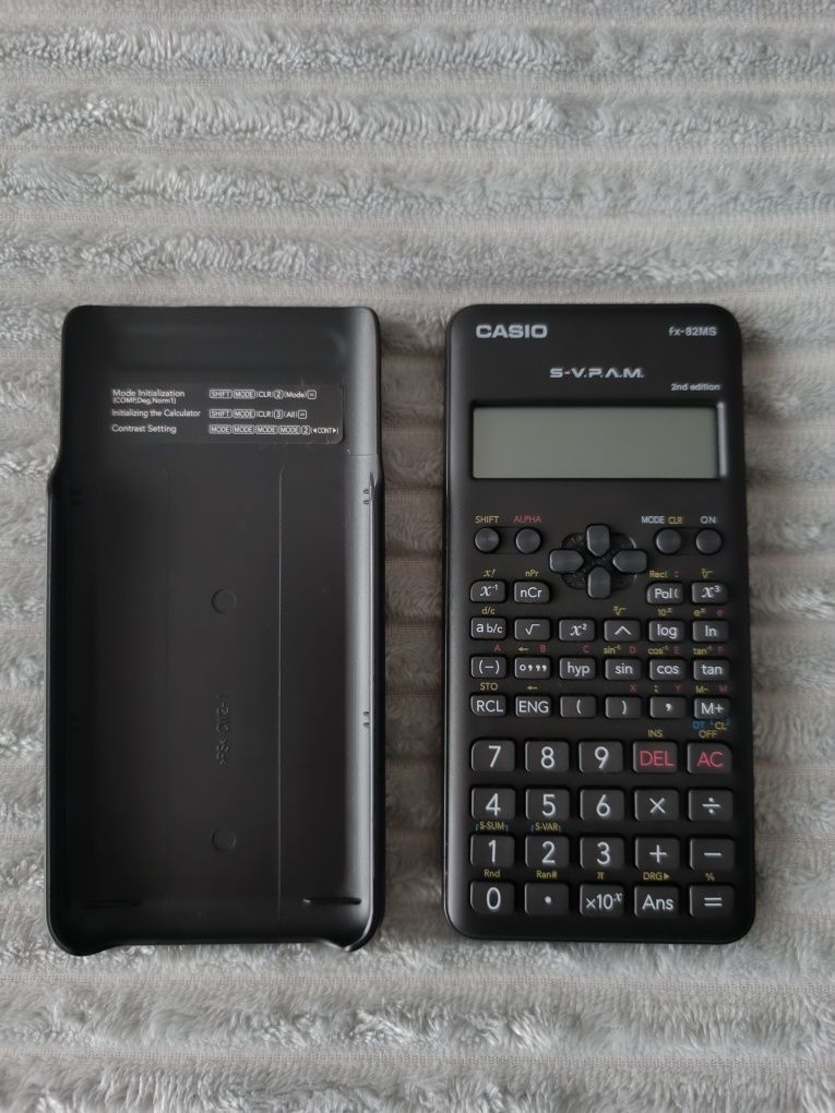 Calculadora Casio FX-82MS