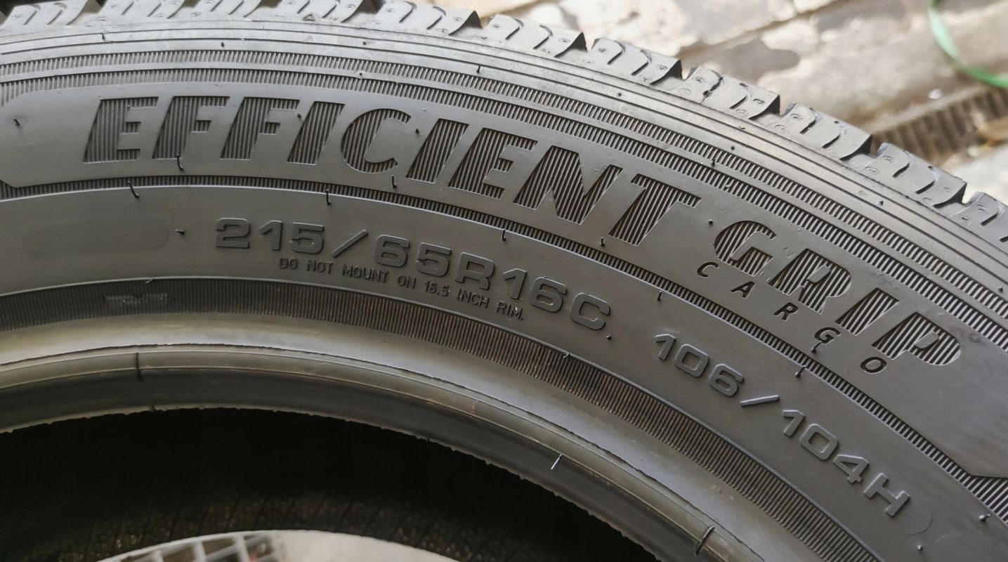 1x 215/65r16c Goodyear EfficientGrip Cargo 106/104h 21r B/A/70dB 7,72m
