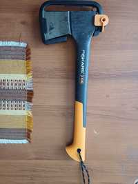 Топор плотницкий Fiskars X10.