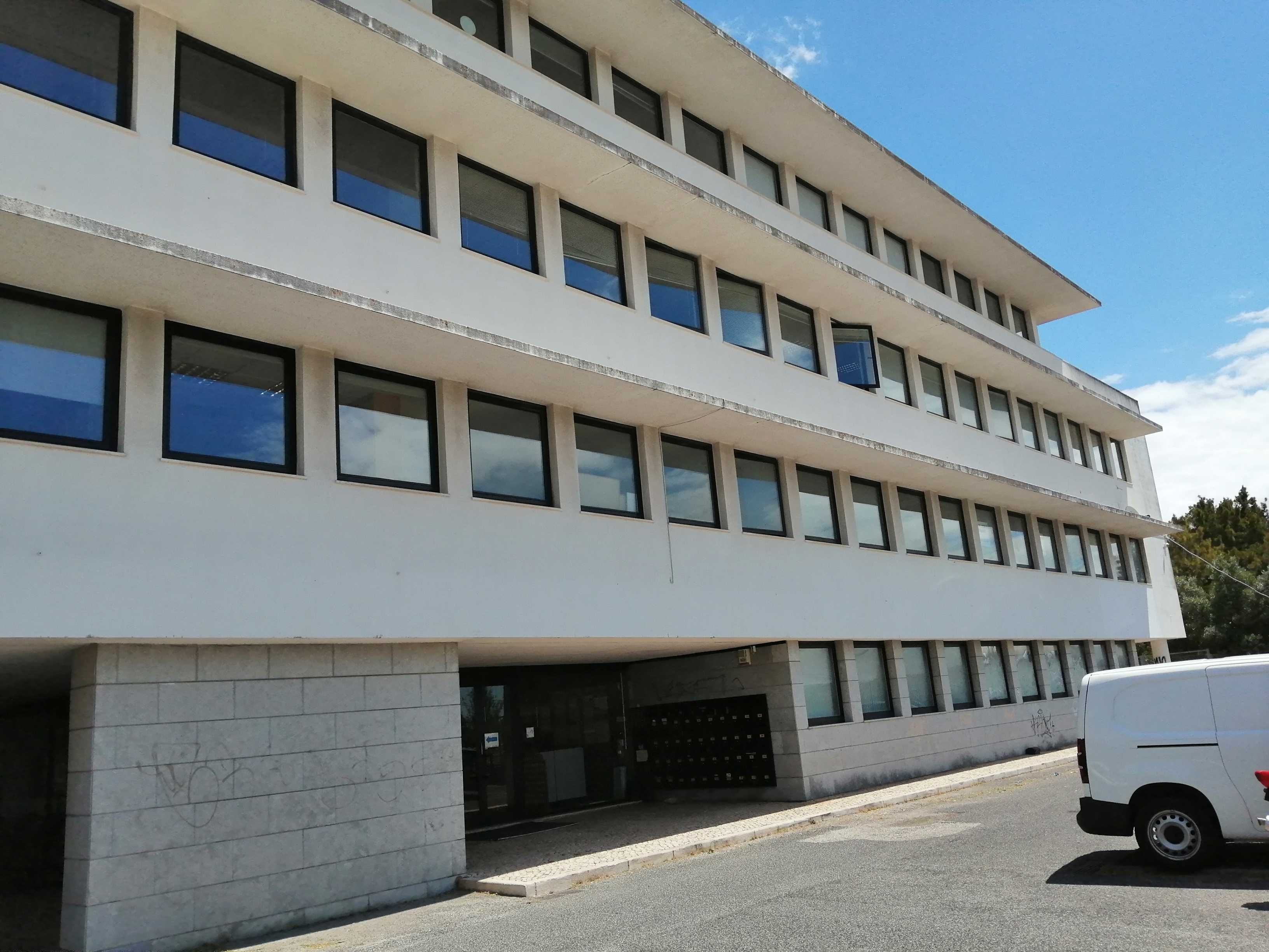 Estacionamento perto do Comboio de Monte Abraão