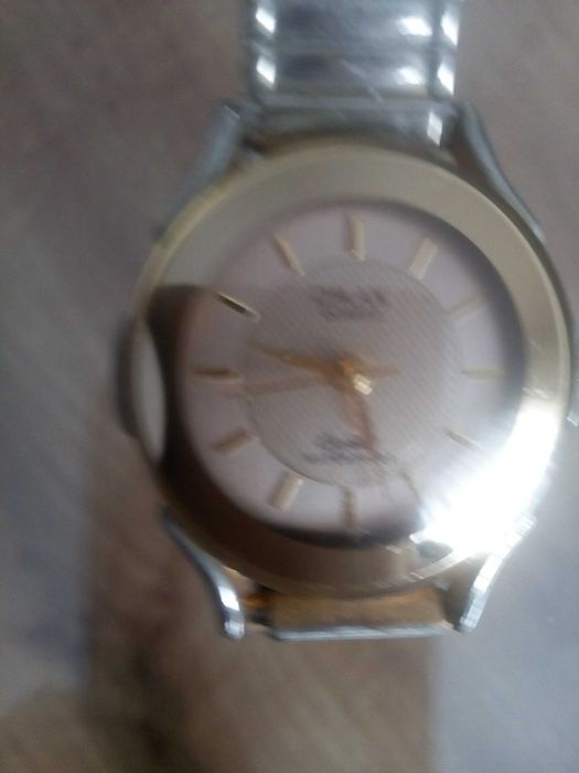 Zegarek damski quartz.