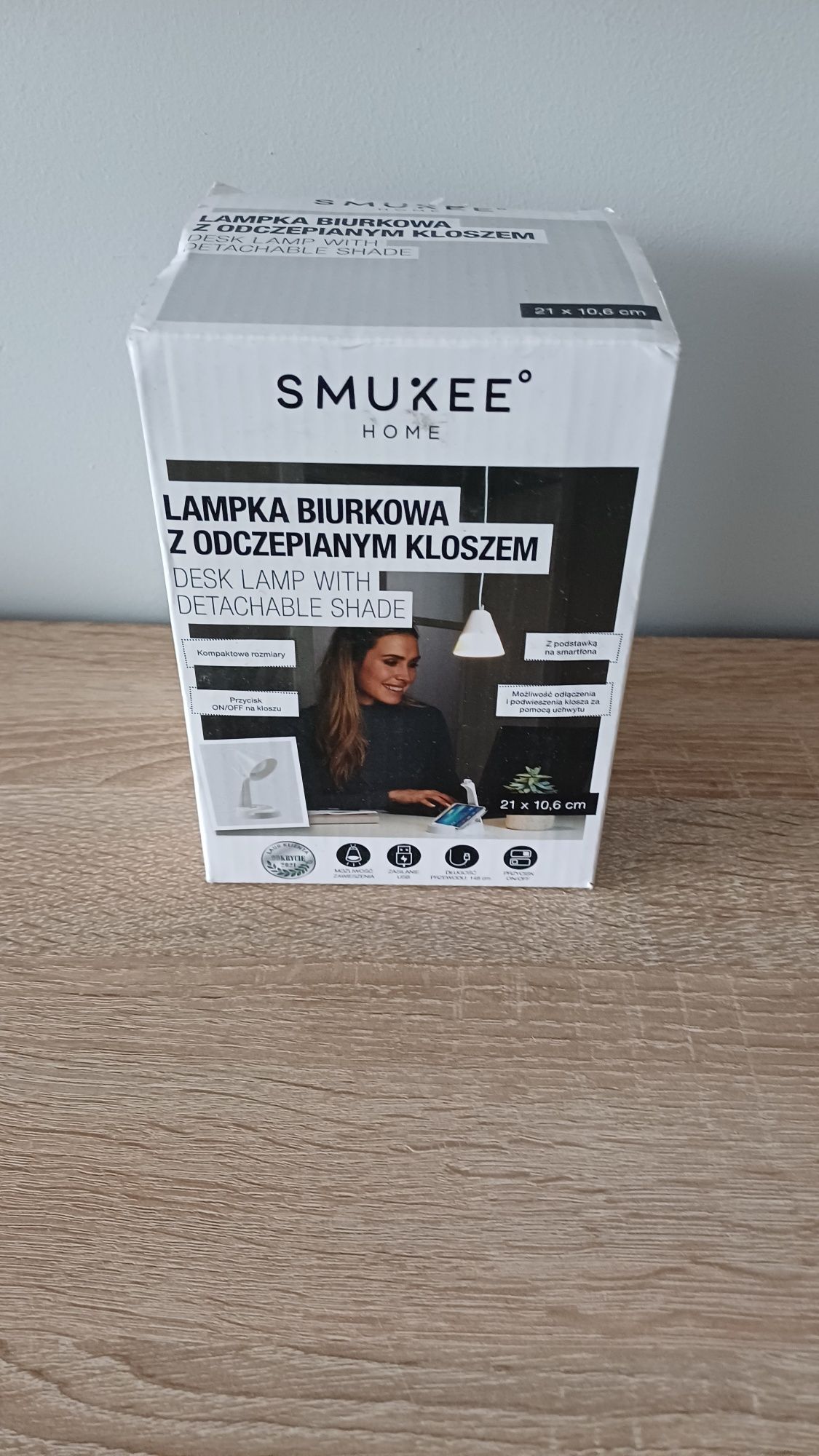 Lampka biurkowa z odczepianym kloszem