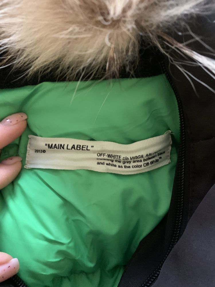 Продам куртку зимову  off -white