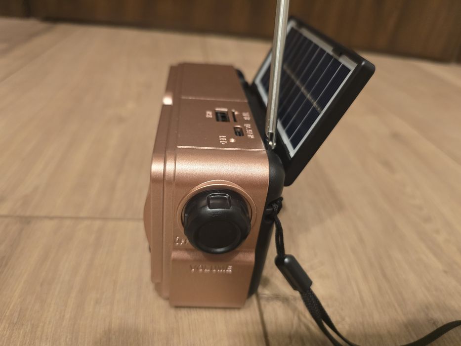Radio FM, z blututem, usb i panelem słonecznym.