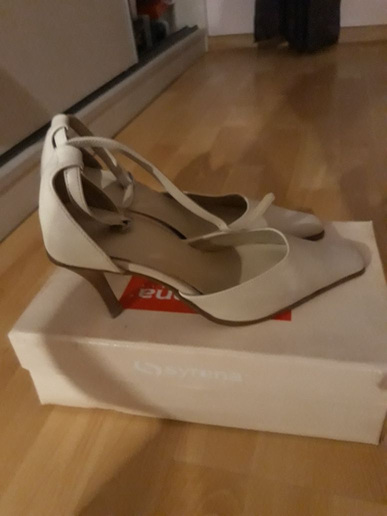Buty damskie kol. ecru rozm 38