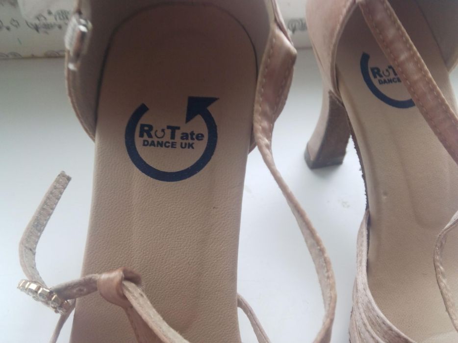 Продам женские туфли для занятий бальными танцами
